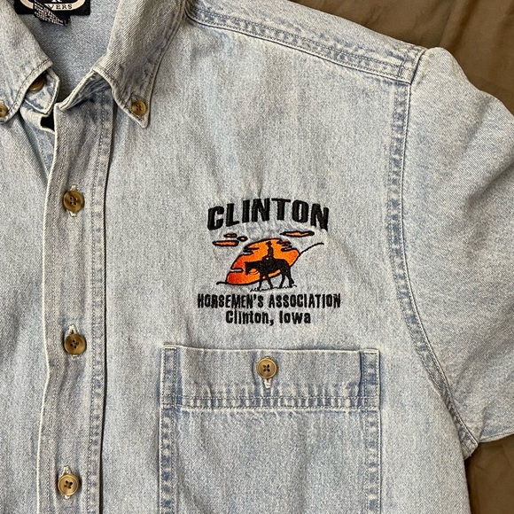 2005 Clinton Iowa Horseman’s Association Denim Short Sleeve Shirt Size Small - Picture 2 of 3